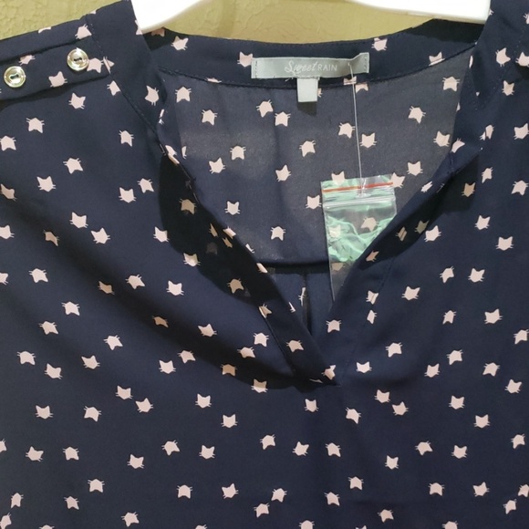 Blouse - Picture 2 of 8